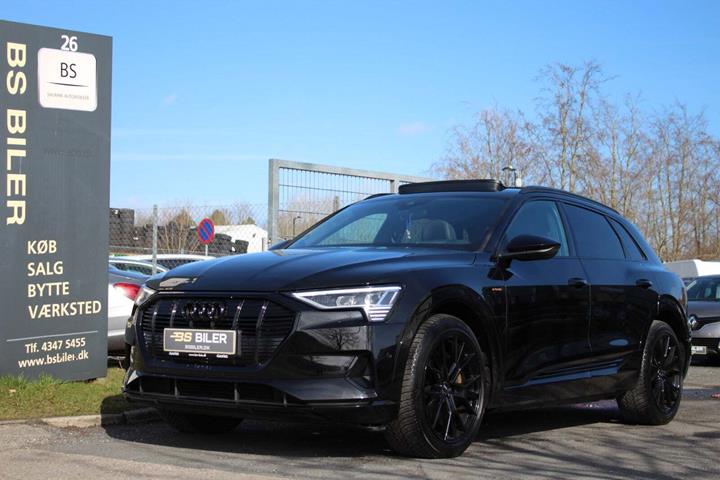 Sort Audi e-tron fra 2020 set udefra