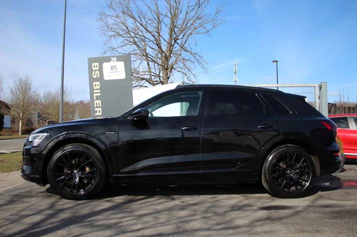 Sort Audi e-tron fra 2020