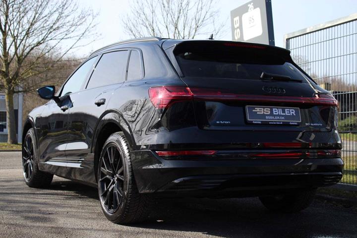Sort Audi e-tron fra 2020