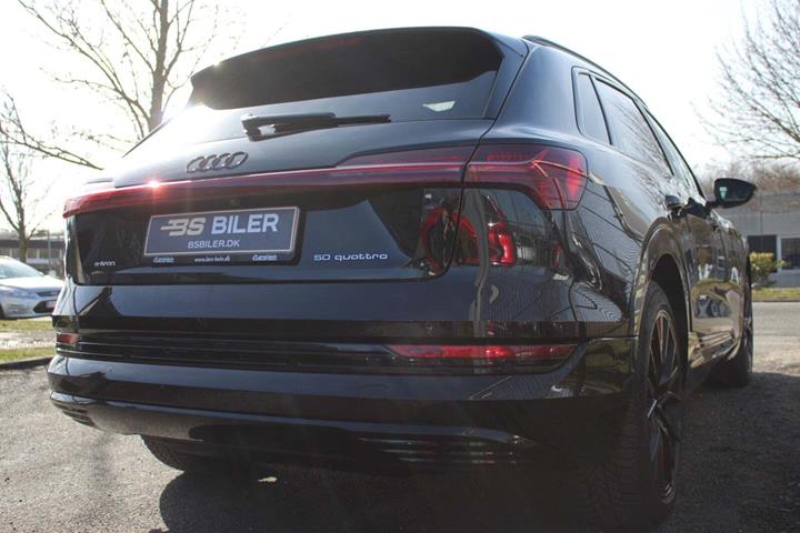 Sort Audi e-tron fra 2020