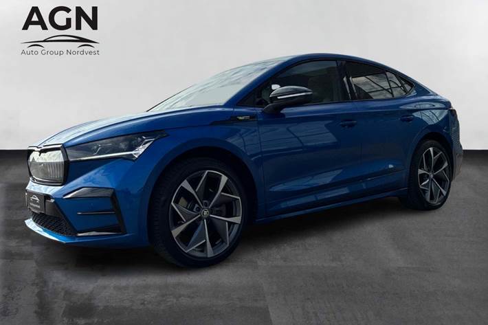 Blå Skoda Enyaq fra 2022 set udefra