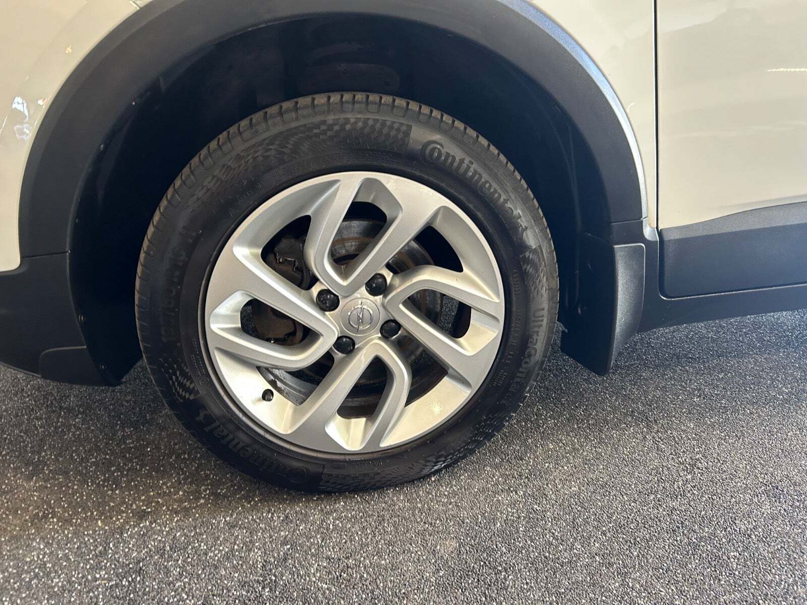 Hvid Opel Crossland X fra 2019