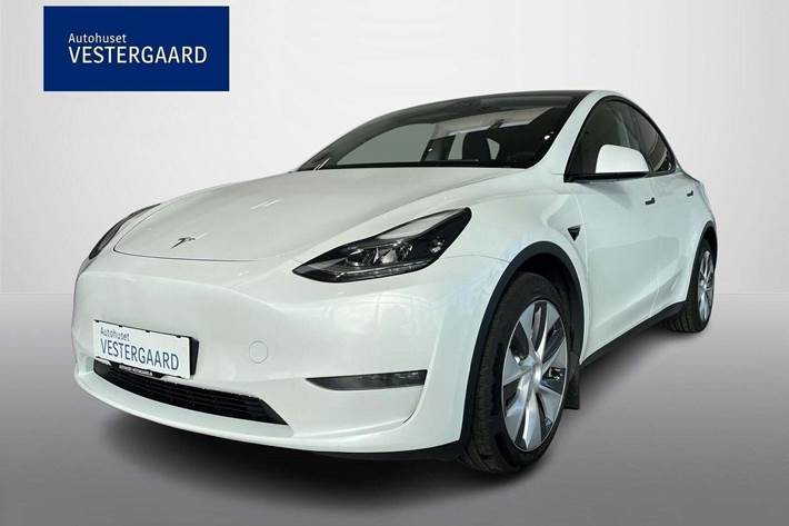 Hvid Tesla Model Y fra 2023