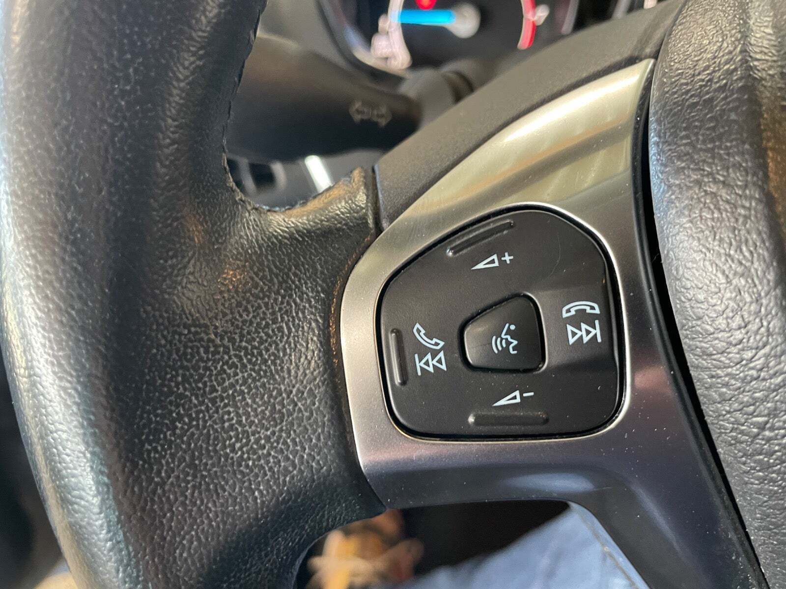 Grå Ford B-MAX fra 2016