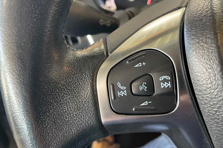 Grå Ford B-MAX fra 2016