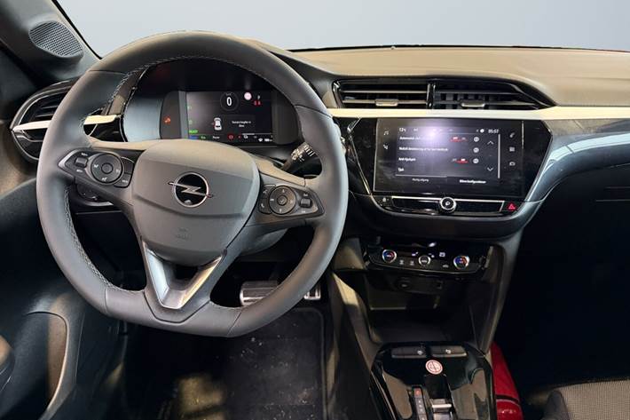 Sort Opel Corsa-e fra 2024