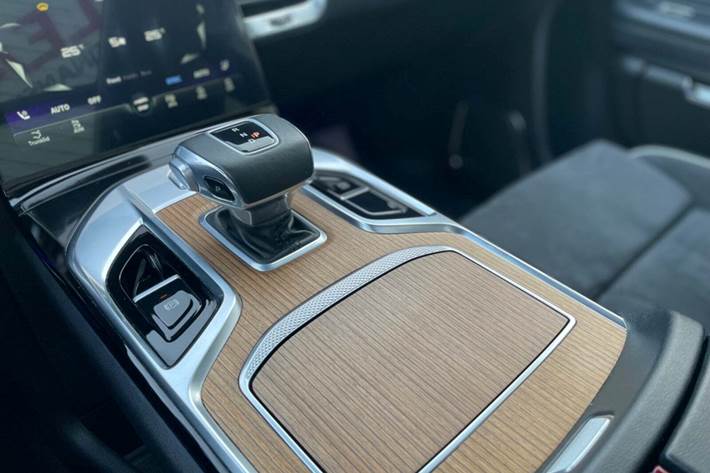 undefined Hongqi E-HS9 fra 2024