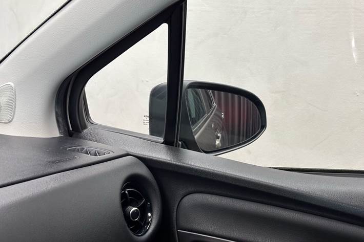 Brun Toyota Yaris fra 2017