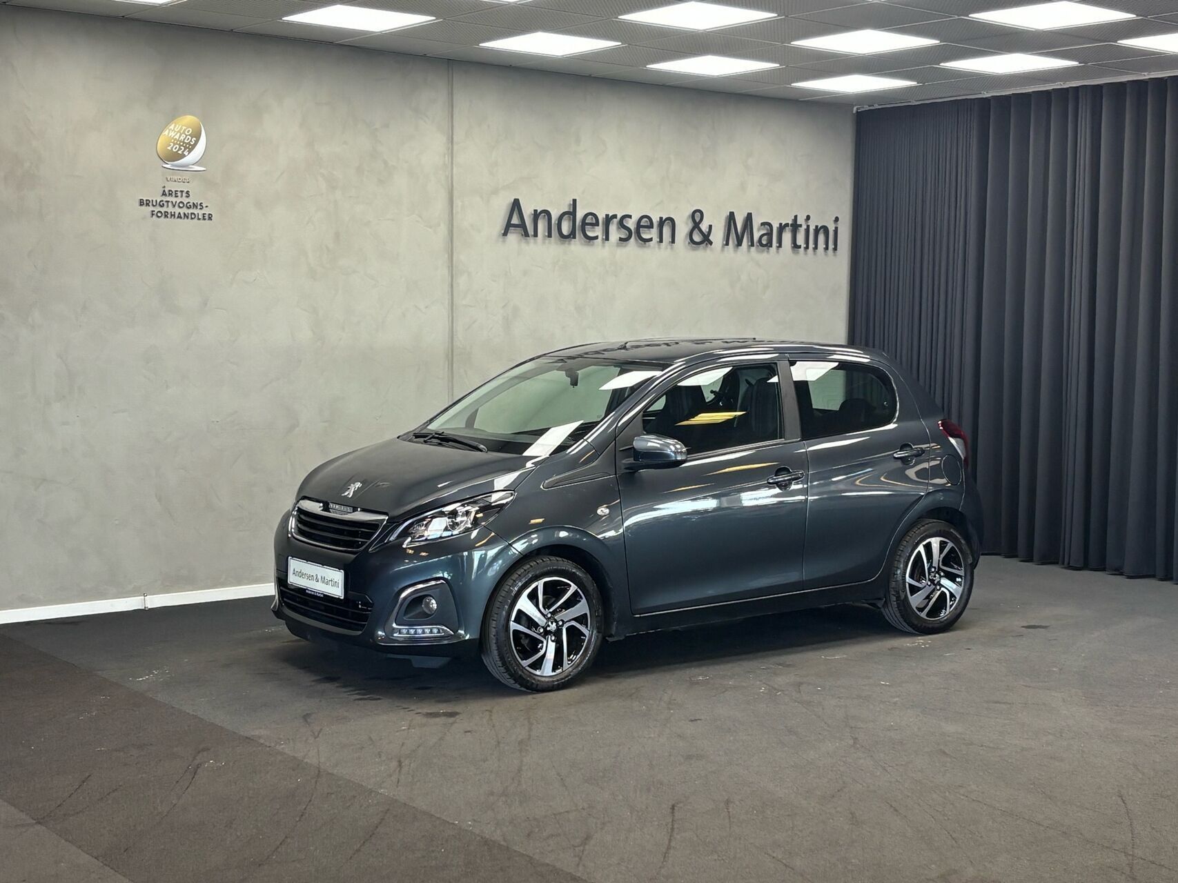 Grå Peugeot 108 fra 2020