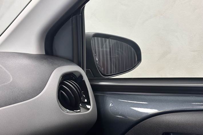 Grå Peugeot 108 fra 2020