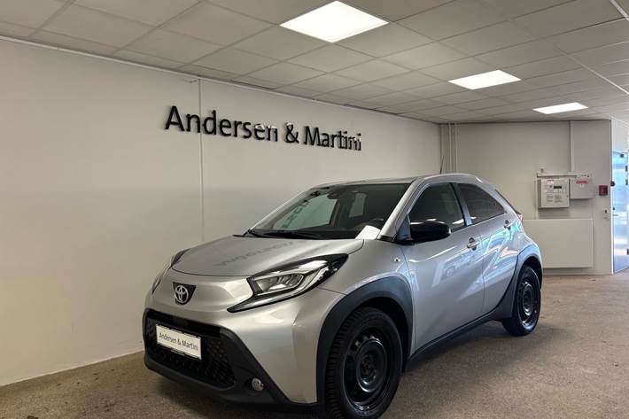Sølv Toyota Aygo X fra 2022