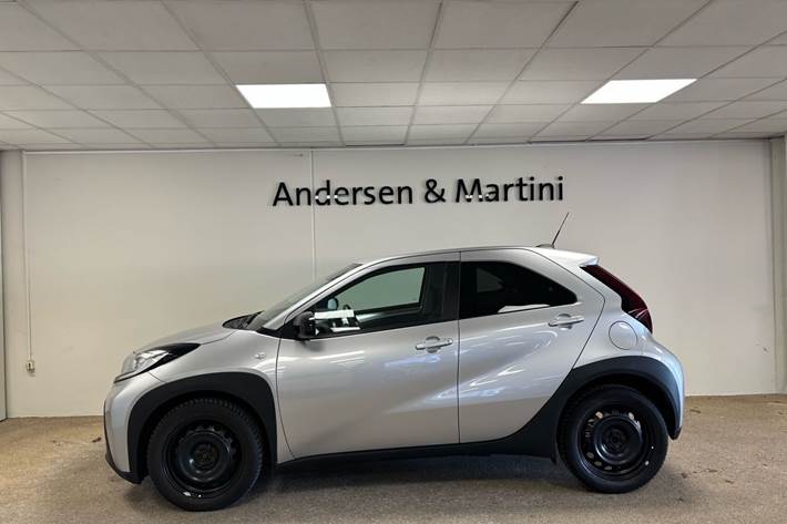 Sølv Toyota Aygo X fra 2022