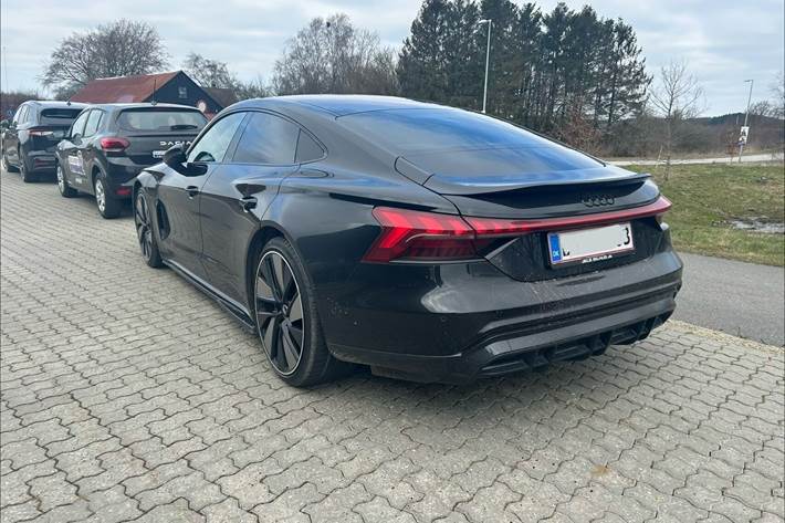 Sort Audi e-tron GT fra 2021