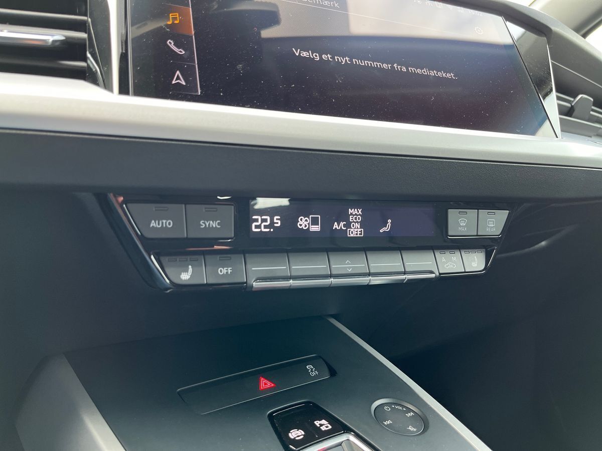 Grå Audi Q4 fra 2024