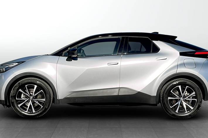 Grå Toyota C-HR fra 2025