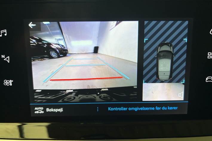 Sort Peugeot 208 fra 2023