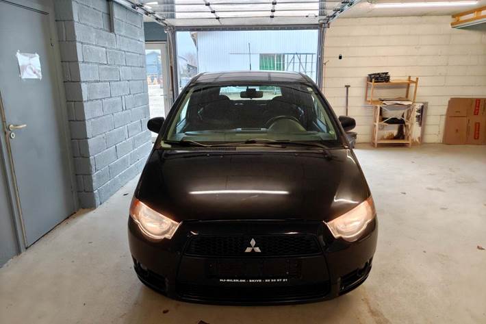 Gul Mitsubishi Colt fra 2011