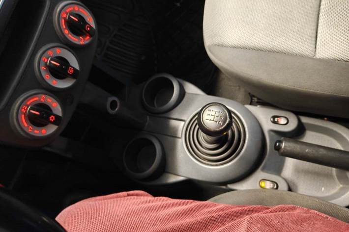 Gul Mitsubishi Colt fra 2011