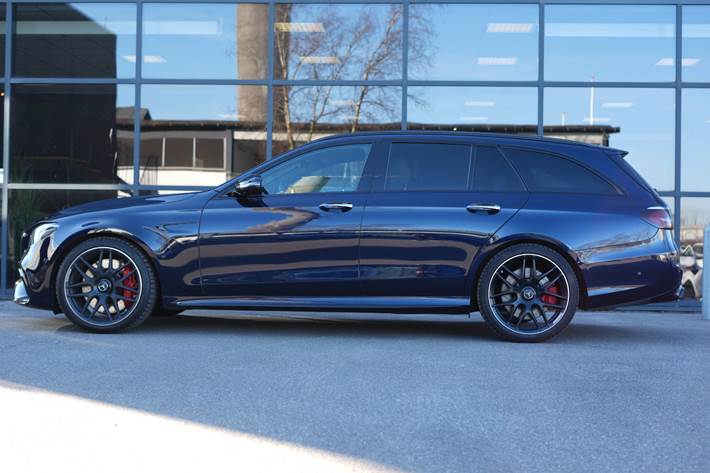 Blå Mercedes E63 fra 2019