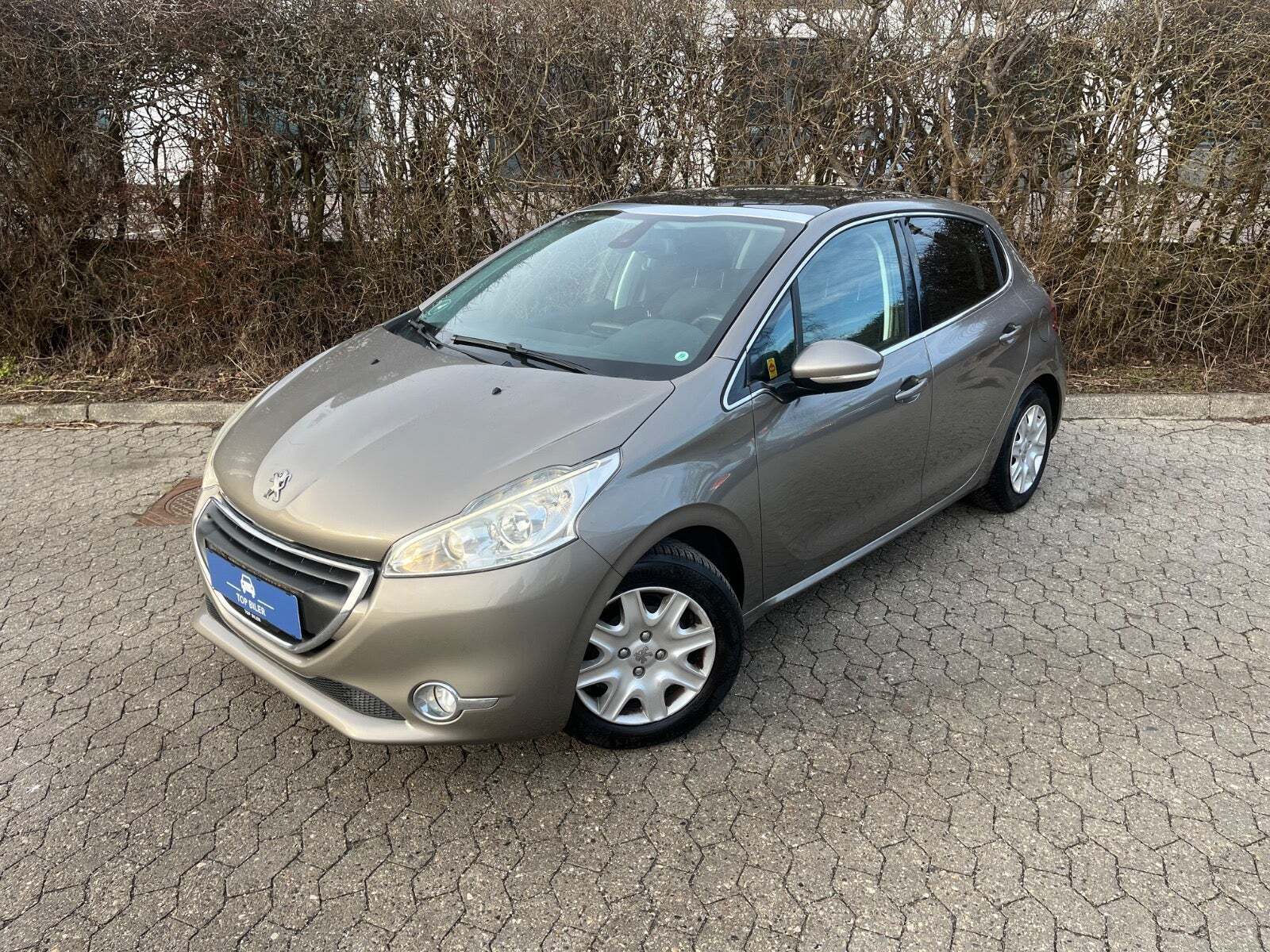 Peugeot 208 1,2 VTi Allure Sky