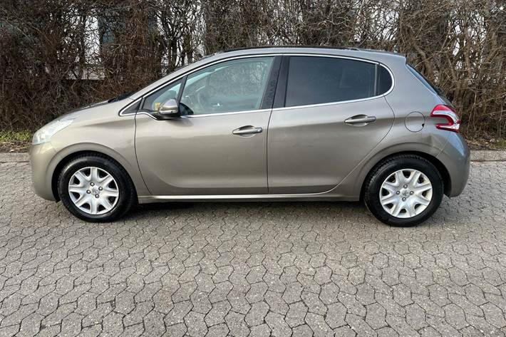 undefined Peugeot 208 fra 2015