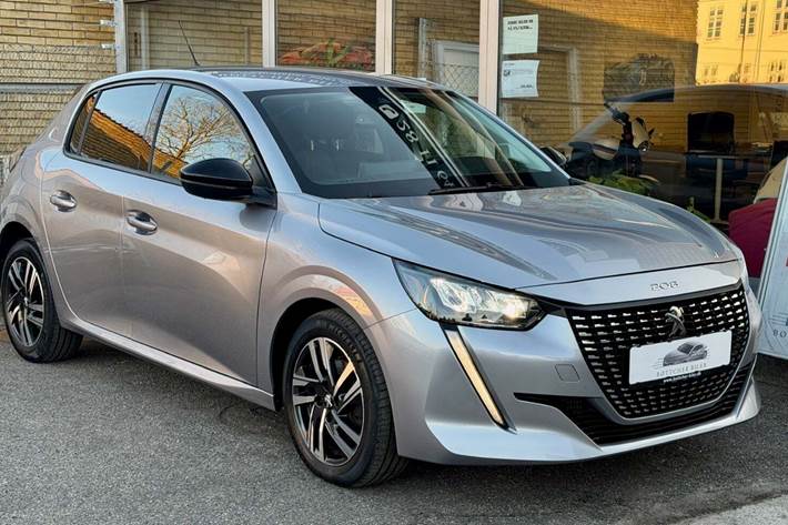 Sølv Peugeot 208 fra 2023