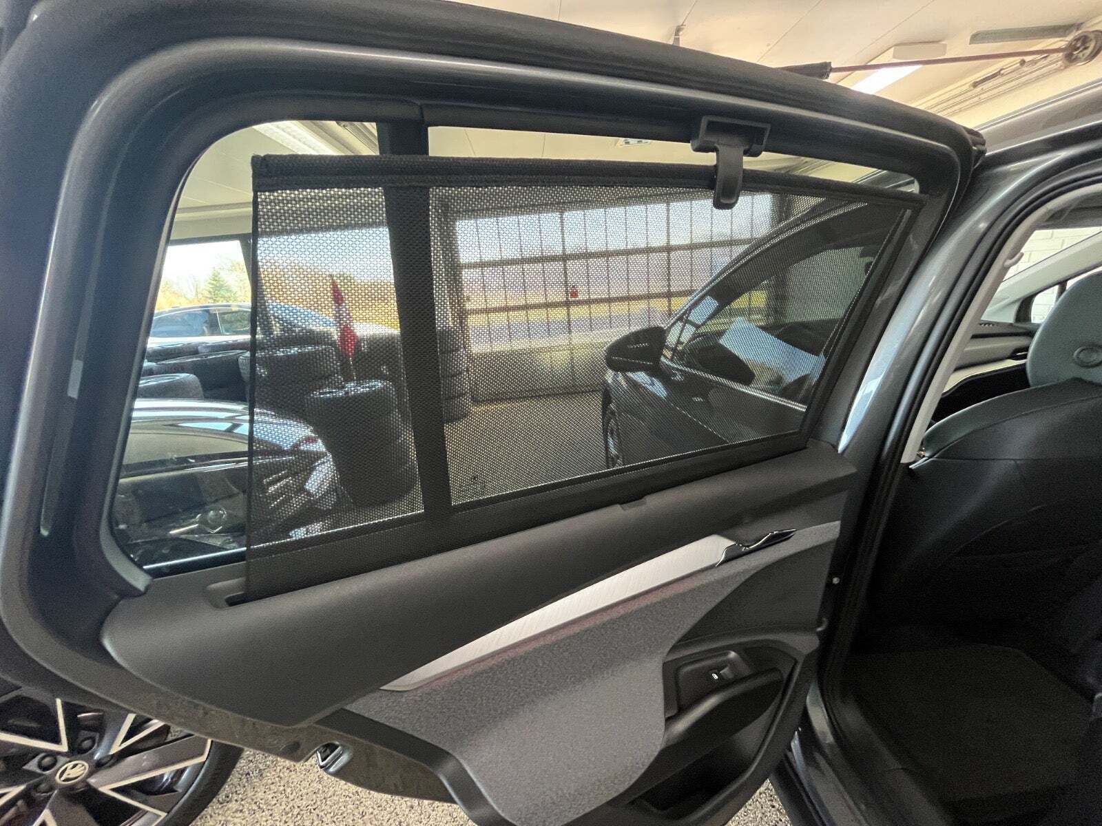 Grå Skoda Enyaq fra 2023