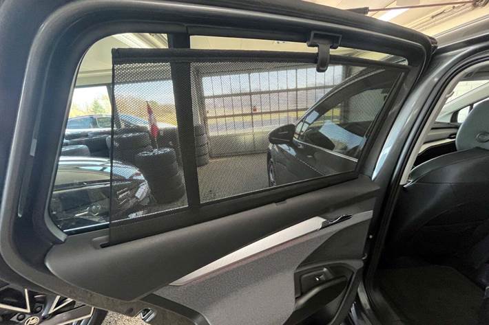 Grå Skoda Enyaq fra 2023