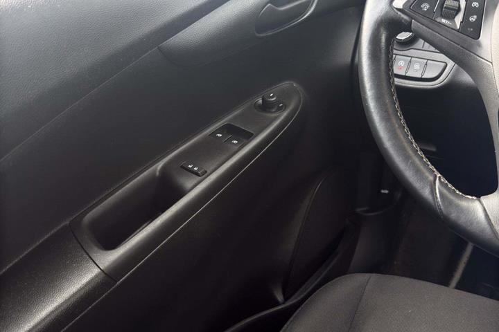 Hvid Opel Karl fra 2016