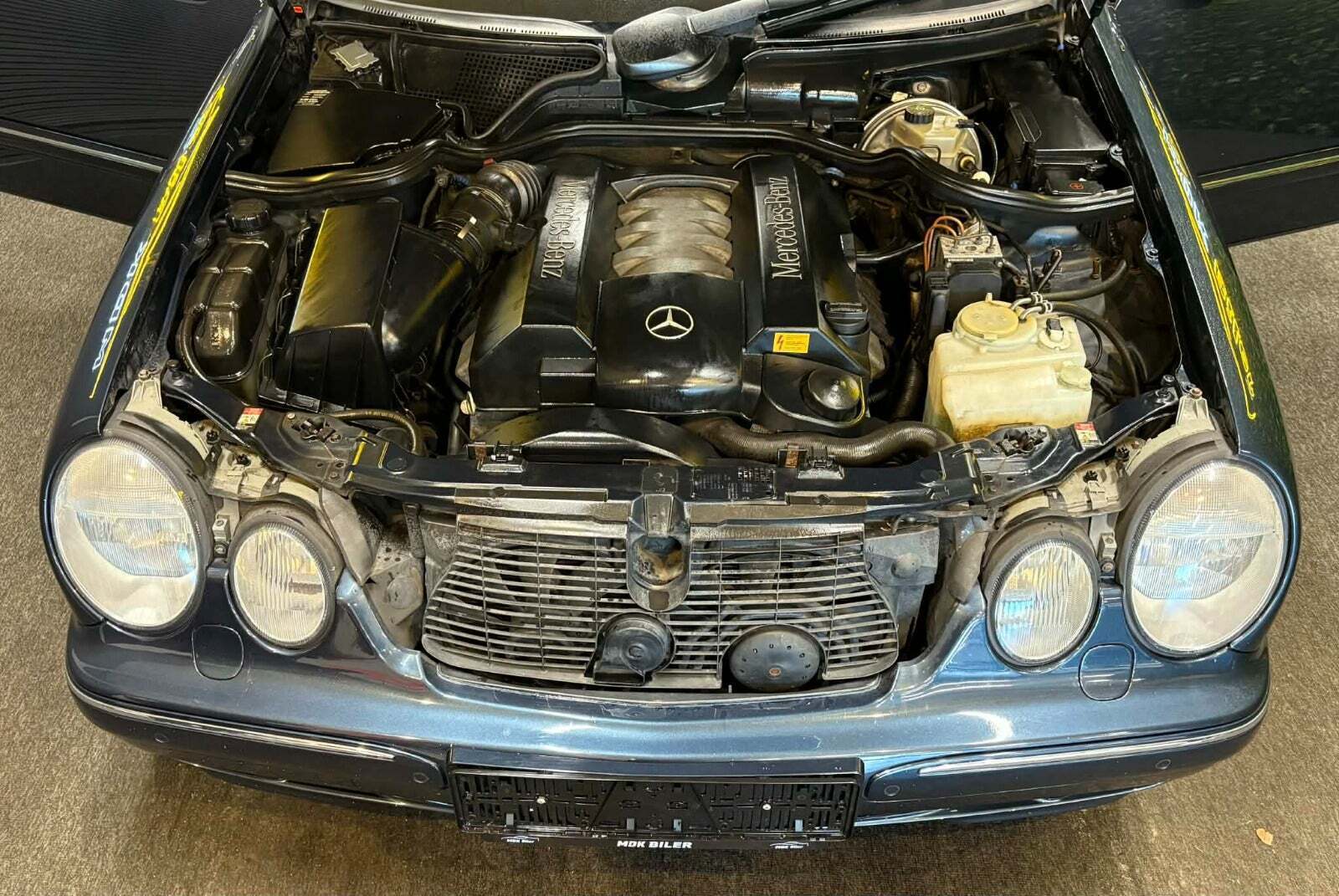 undefined Mercedes E430 fra 2000 set udefra