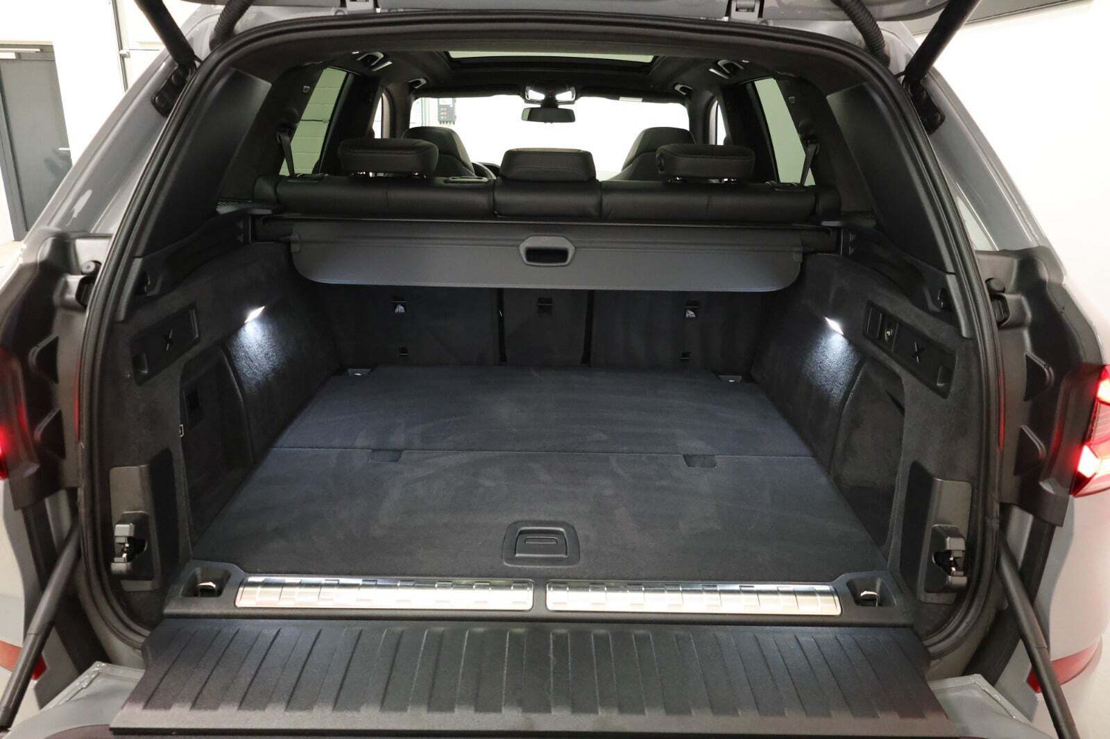 Grå BMW X5 fra 2023