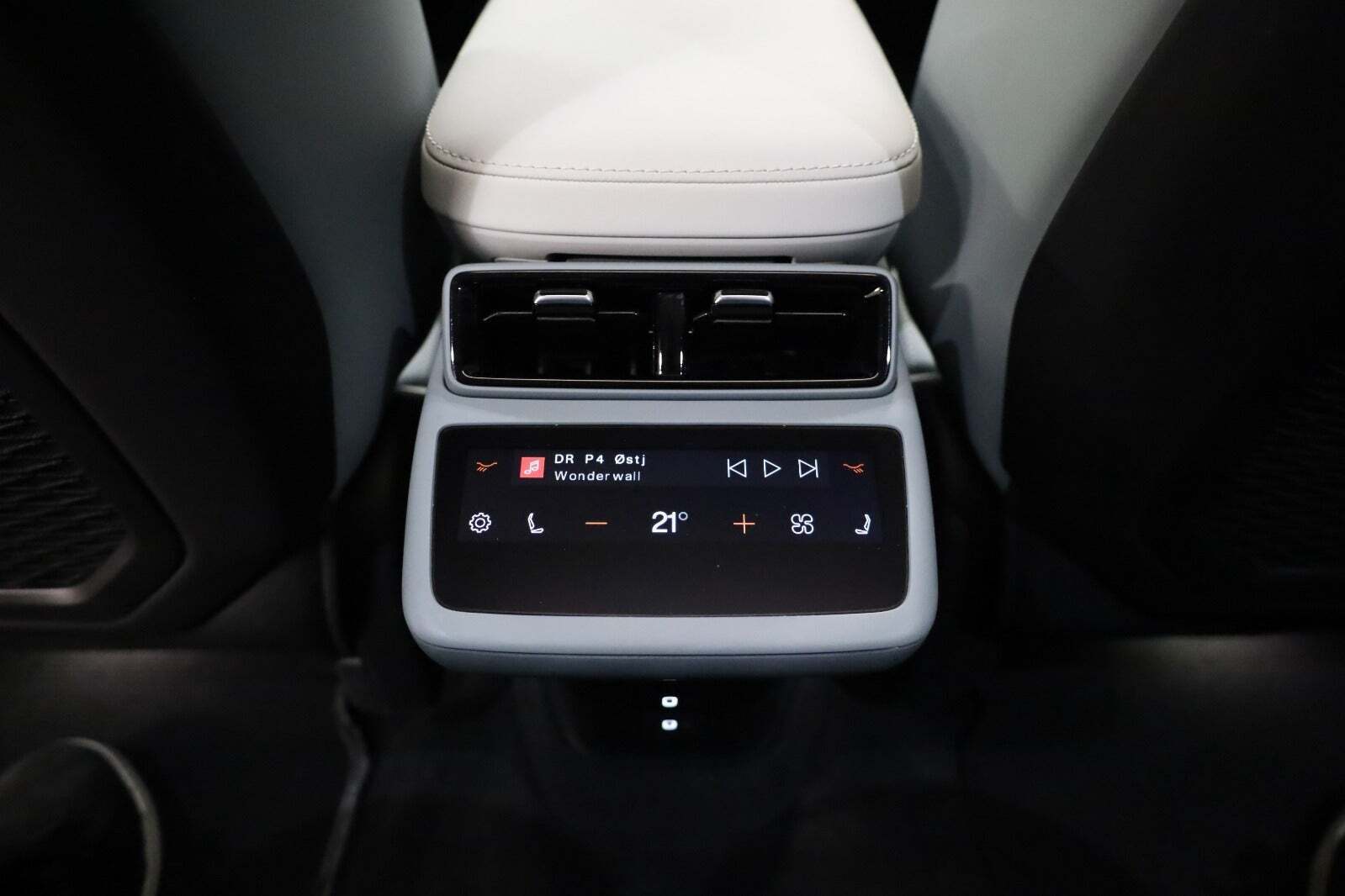 Sølv Polestar 4 fra 2024