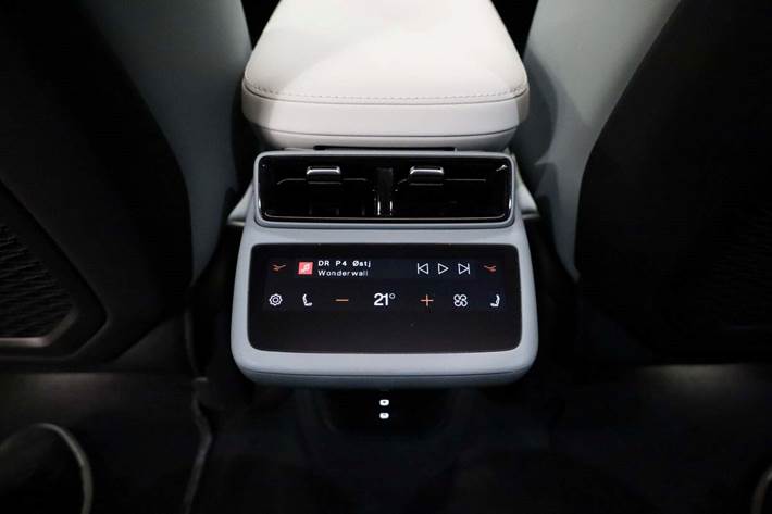 Sølv Polestar 4 fra 2024