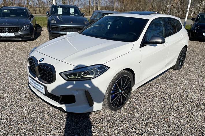 Hvid BMW M135i fra 2020
