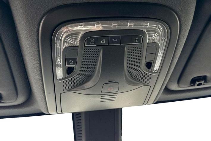 Hvid Mercedes Sprinter 317 fra 2025