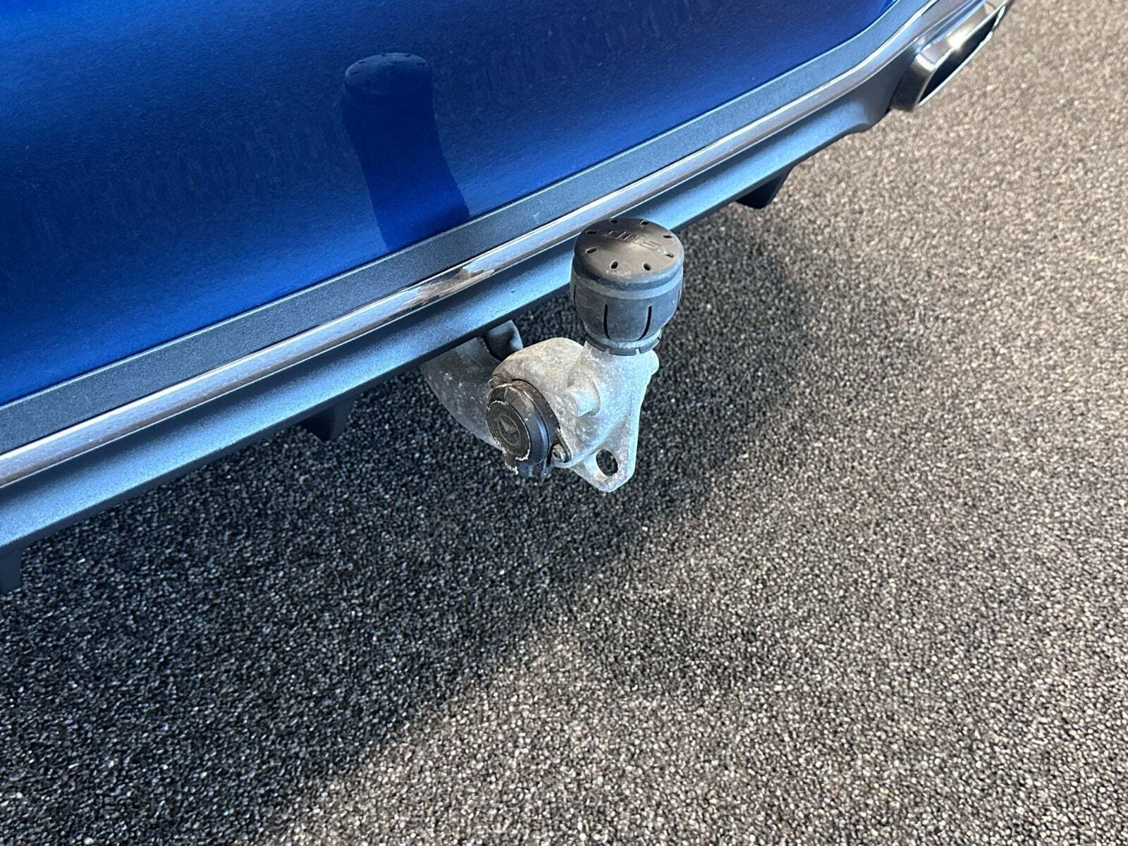 Blå Mercedes C200 fra 2022