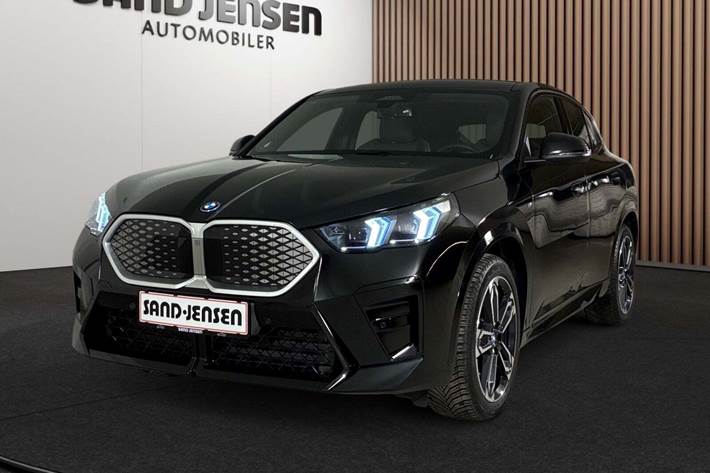 Sort BMW iX2 fra 2025 set udefra