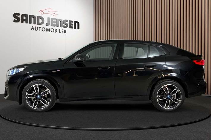 Sort BMW iX2 fra 2025