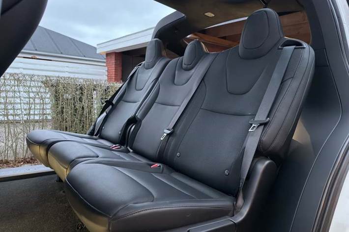 Hvid Tesla Model X fra 2024