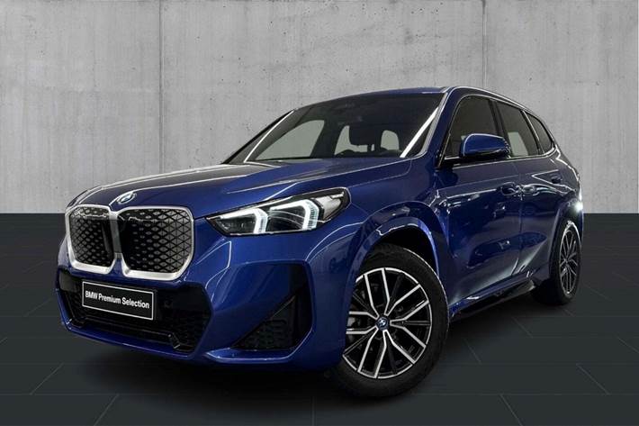 Blå BMW iX1 fra 2025