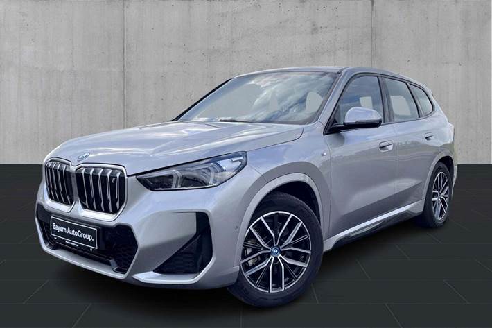 Grå BMW iX1 fra 2023
