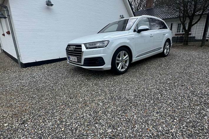 Hvid Audi Q7 fra 2015