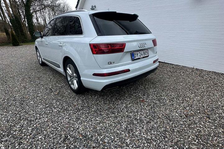 Hvid Audi Q7 fra 2015
