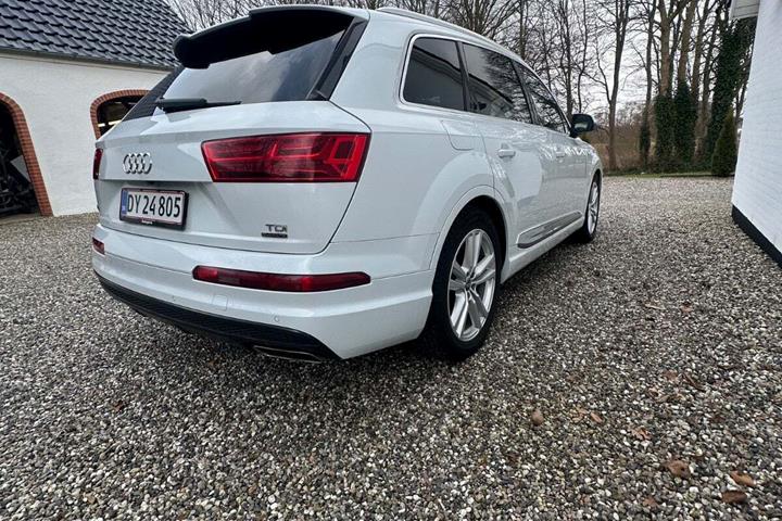Hvid Audi Q7 fra 2015