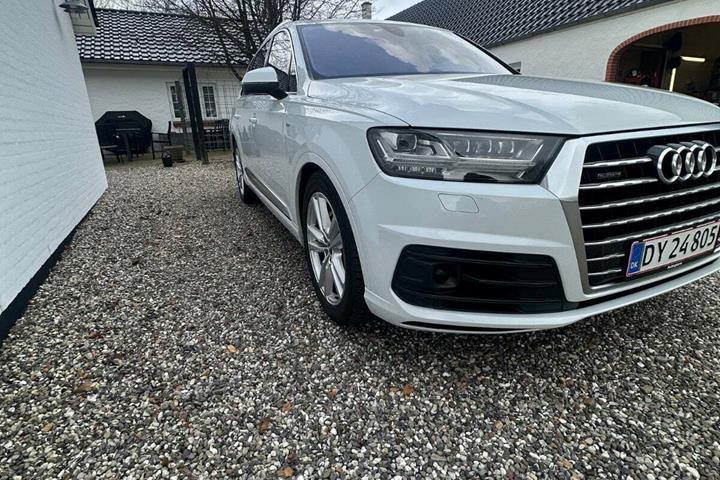 Hvid Audi Q7 fra 2015
