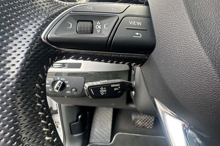 Hvid Audi Q7 fra 2015