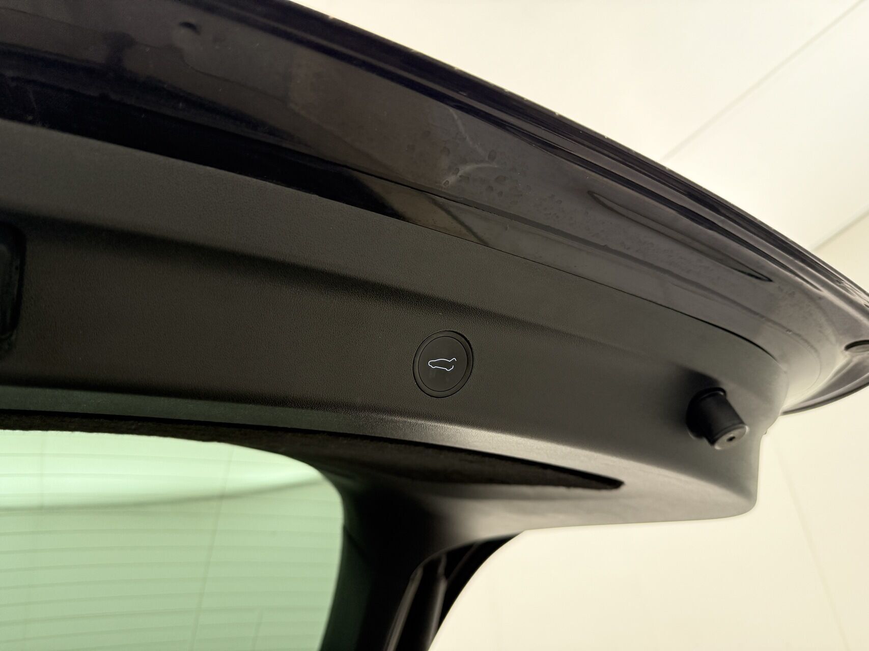 Sort Tesla Model Y fra 2022