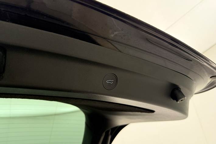 Sort Tesla Model Y fra 2022