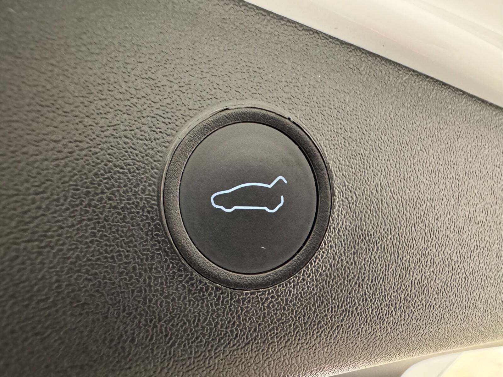 Hvid Tesla Model 3 fra 2022