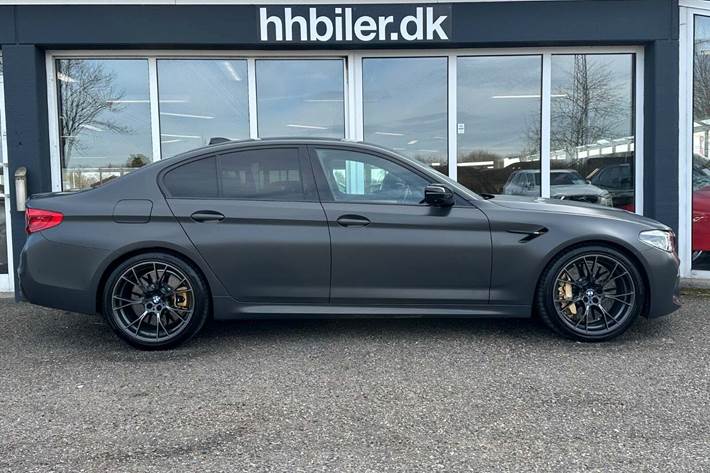 Sort BMW M5 fra 2020